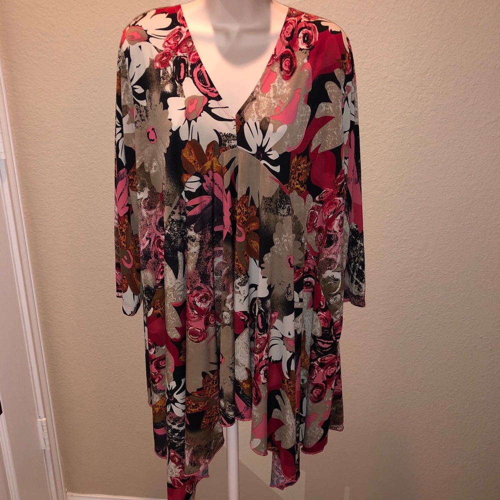 ATTITUDES by Renée - Floral Shark Bite Tunic